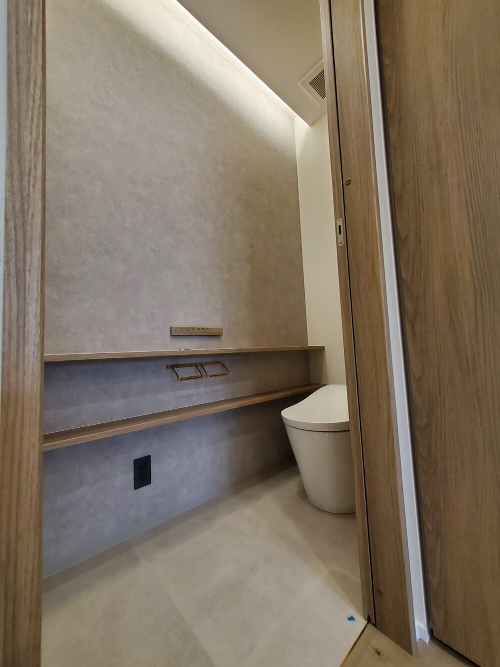 トイレ　WC　造作　カウンター　棚　オシャレなトイレ　ホテルライク　デザインハウス　デザイン住宅　デザイナーズハウス　デザイナーズ住宅　精華町　右京　左京　奈良