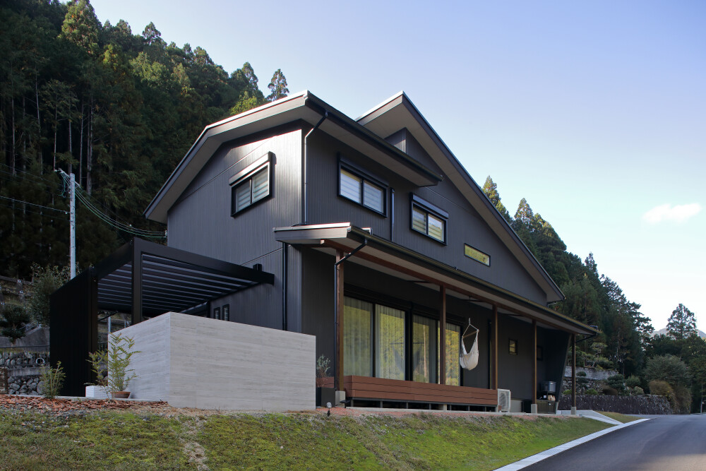 土地　新築　土地探し　傾斜の土地　斜面建築家　谷尻誠　吉田愛　有名建築家　デザイナーズ住宅　新築の家　和モダン　デザイナーズハウス　デザイン　家造り　新築　引っ越し　設計士　設計士の住宅　ハウスメーカー　住友林業　積水ハウス　大和ハウス
