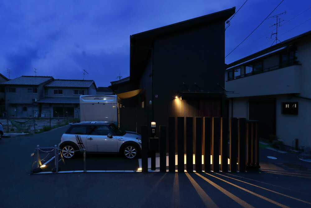 狭小住宅　タイニーハウス　黒い家　ミニと暮らす家　mini　ハイマー　ベンツハイマー　キャンピングカー