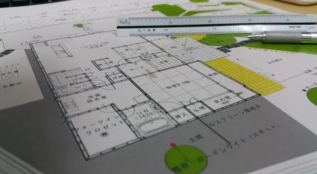 奈良の建築設計事務所・やまぐち建築設計室による和モダン住宅の設計図面。暮らしや動線、収納、採光、外構までを丁寧に設計し、建築家が「暮らしを設計する」という理念のもとに提案する、注文住宅の平面図と外構計画を示す設計資料。奈良での家づくり・リノベーションを検討する方に向けた建築設計の一場面。